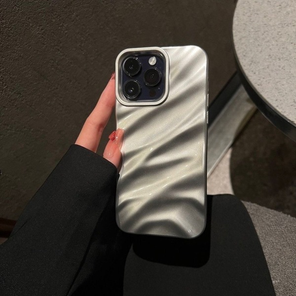 Matt silver wavy phone case